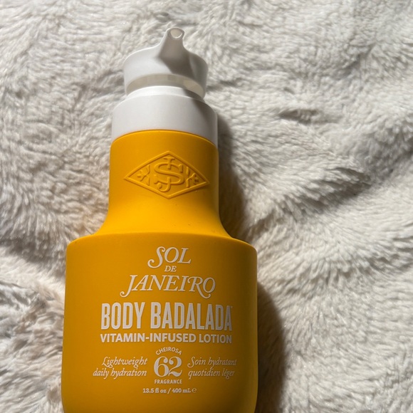 Sol de Janeiro Irresistible Hydration Set **Sold Out with 39”New - Picture 2 of 5